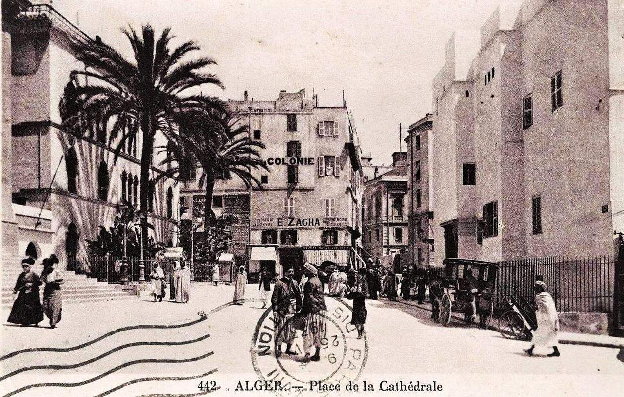 Alger - Place de la Cathedrale - 1933.jpg